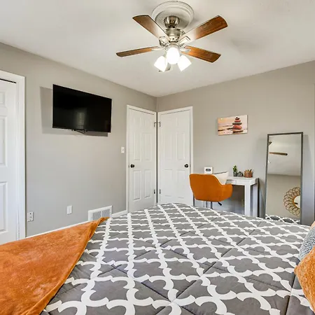 Atlanta Home With Movie Projector And Basketball Hoop!